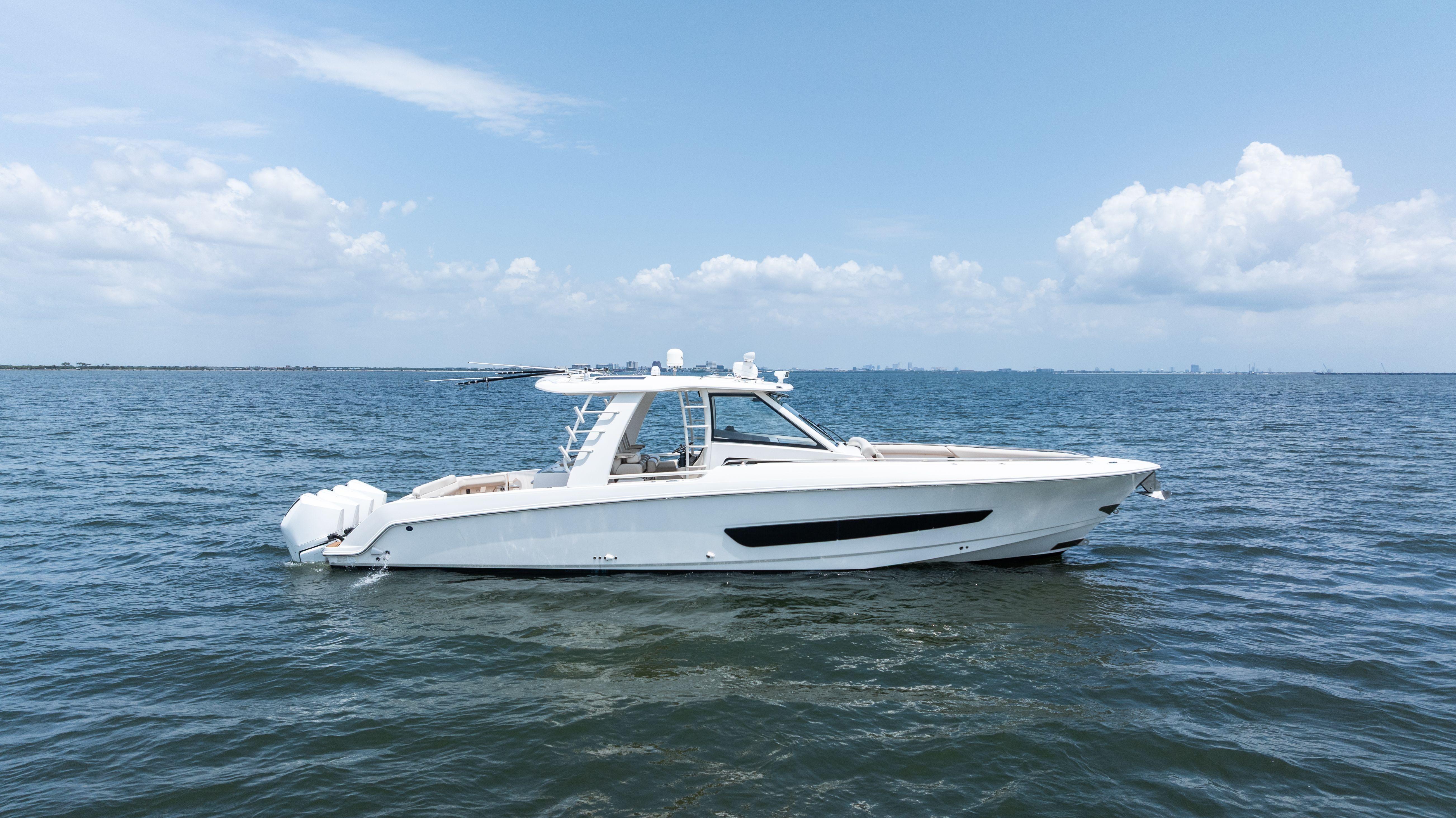 Boston Whaler 420 Outrage 2020 BOSTON WHALER 420 OUTRAGE - Image 1