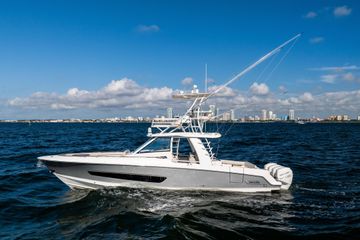 2021 Boston Whaler 420 Outrage
