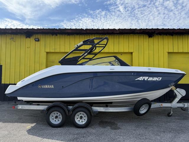 2025 Yamaha Boats AR220