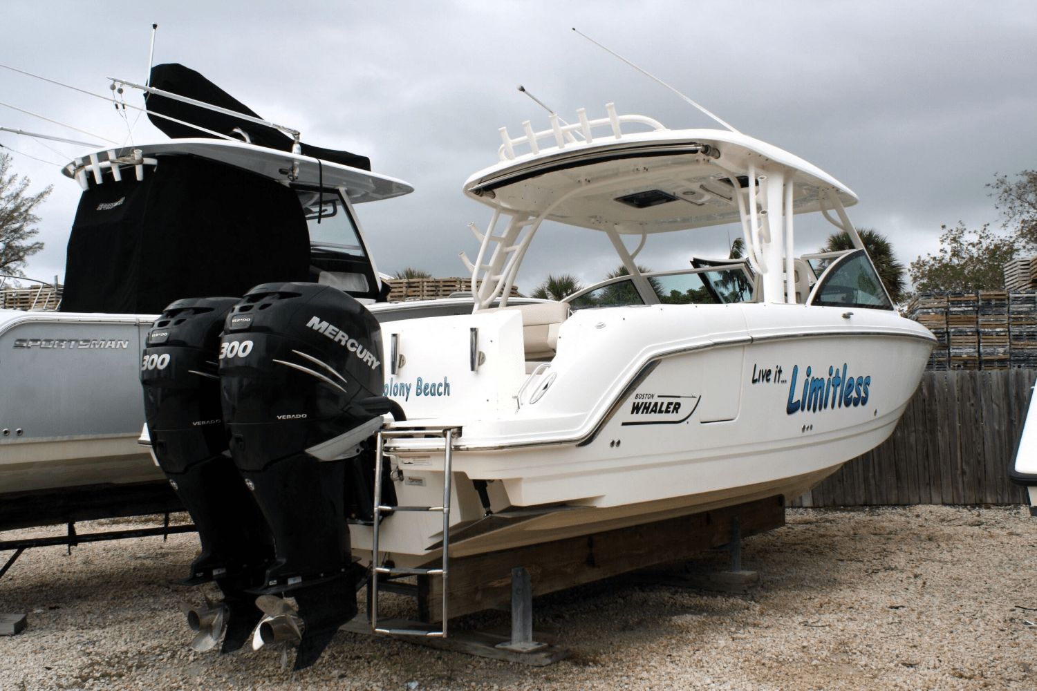 2017 Boston Whaler 320 Vantage