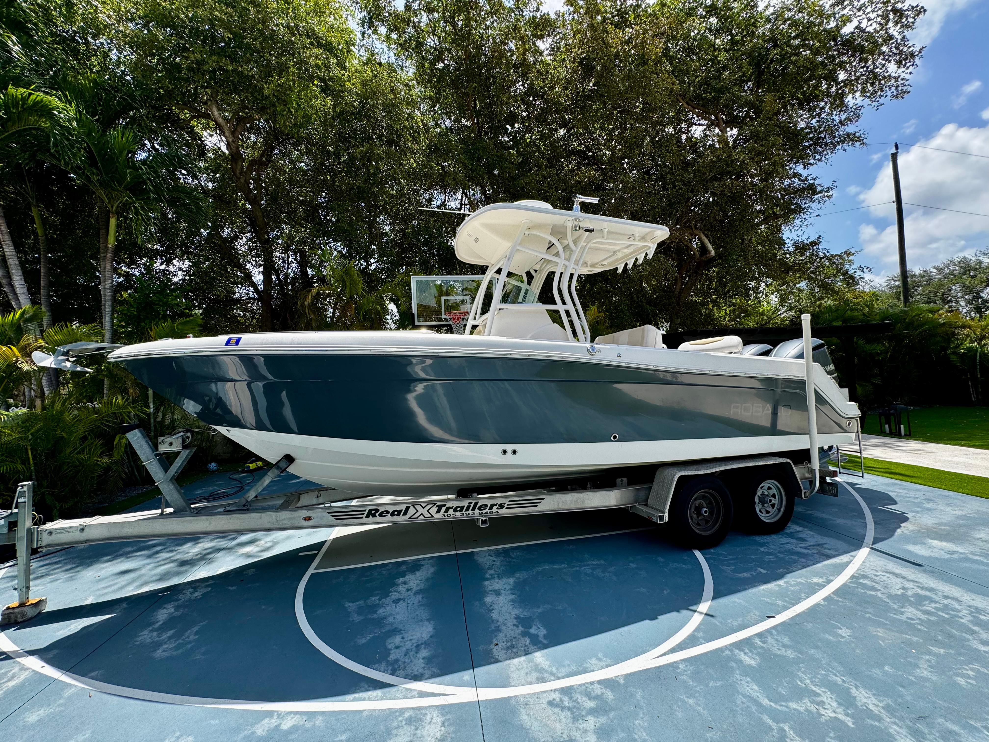 2016 Robalo R260 Center Console
