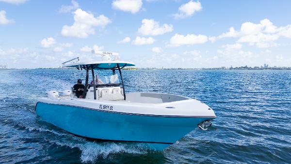 2019 Century 3200 Center Console