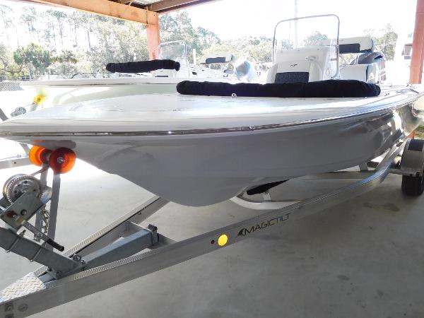 2025 Tidewater 1910 Bay Max