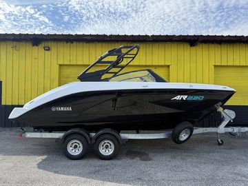 2025 Yamaha Boats AR220