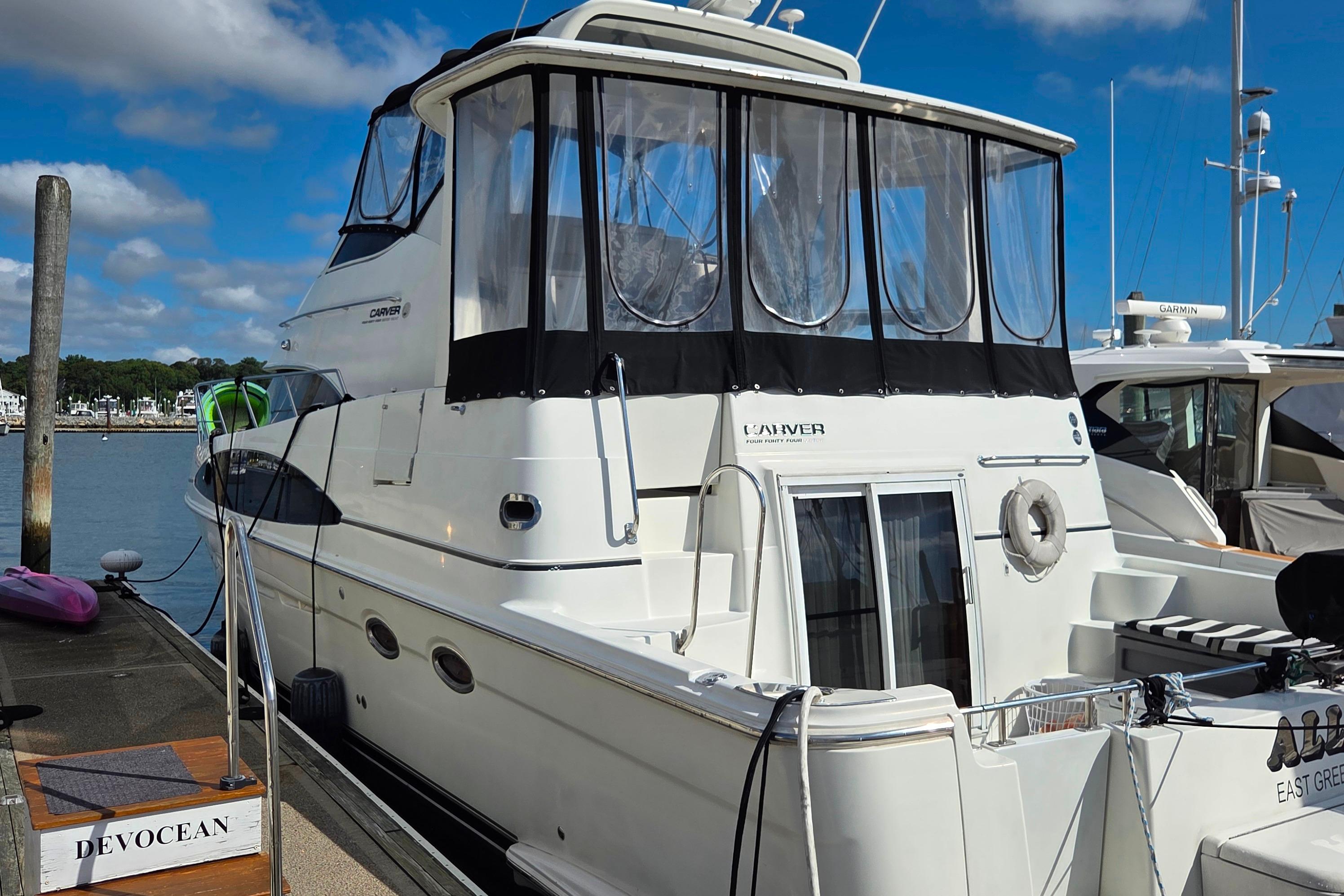 2004 Carver 444 Cockpit Motor Yacht