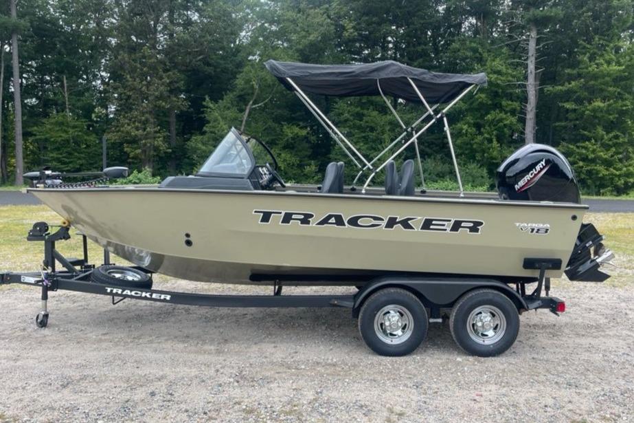 Tracker Targa V-18 Combo 2026 Tracker Targa V-18 Combo boat on trailer, parked outdoors.