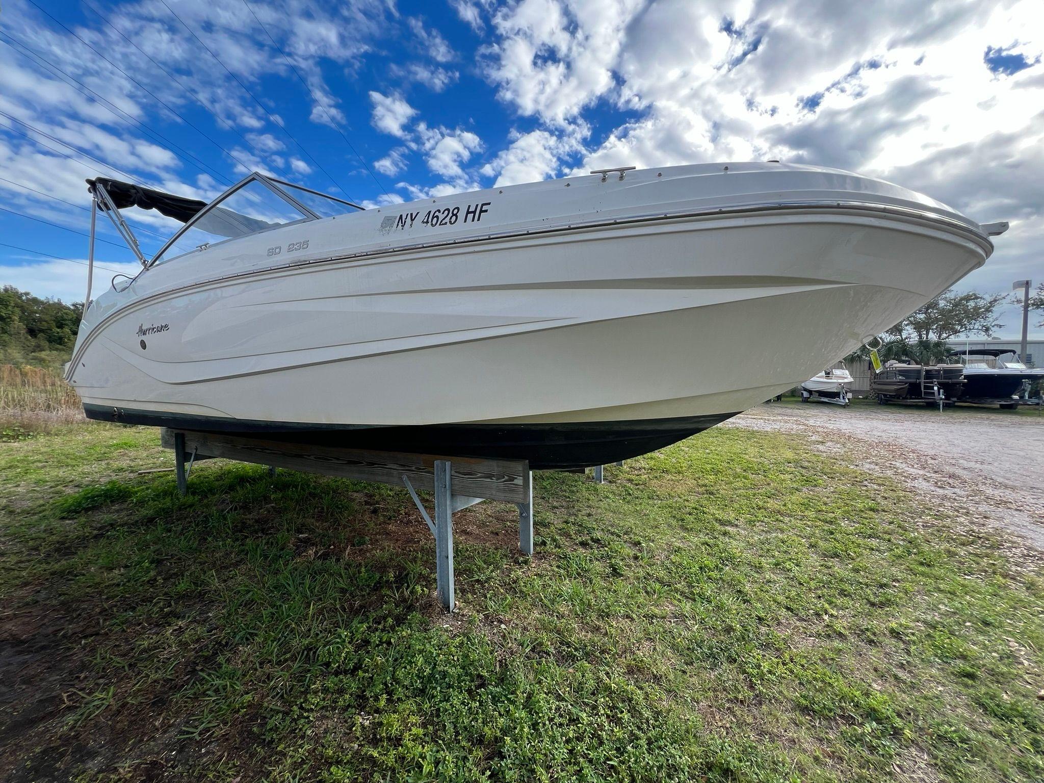 2021 Hurricane SunDeck 235 OB