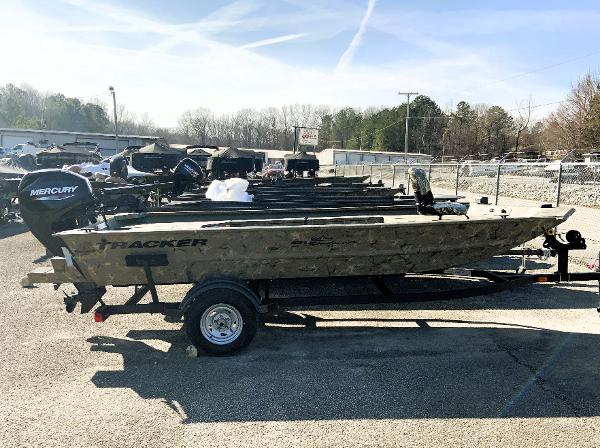 Tracker Grizzly 1654 T Sportsman 2025 Tracker Grizzly 1654 T Sportsman boat with Mercury engine on trailer.