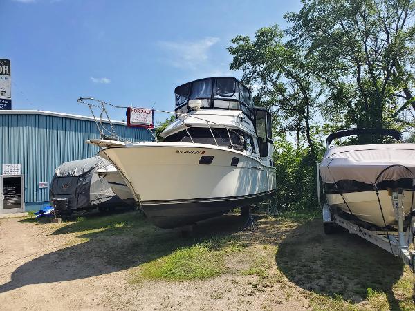 1983 Carver 3207 AFT CABIN MOTOR YACHT