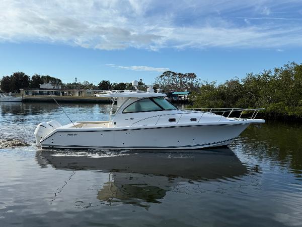 Pursuit OS 385 Offshore 2018 Pursuit OS 385 Offshore boat cruising on calm water under a blue sky.