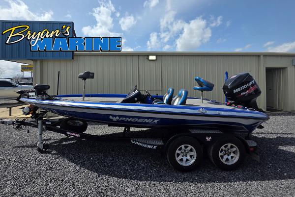 Phoenix 819 Pro 2016 Phoenix 819 Pro boat at Bryan's Marine dealership, parked on gravel.