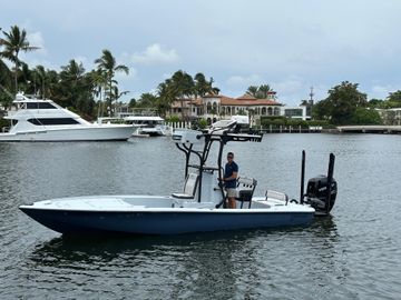 2019 Yellowfin 24 Bay CE