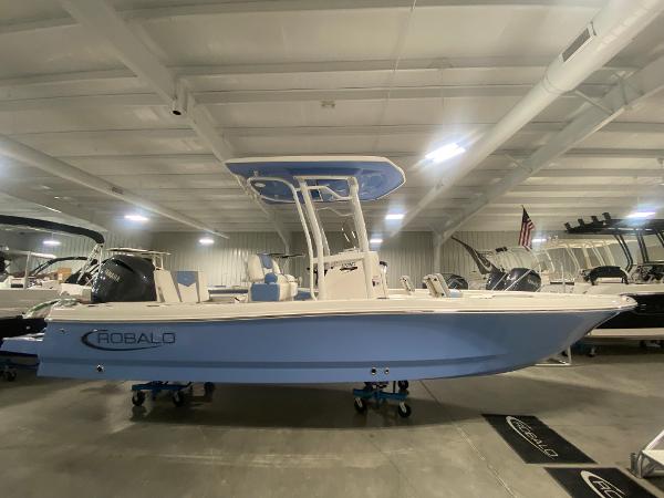 2026 Robalo 226 Cayman