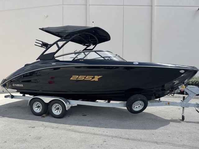 2025 Yamaha Boats 255XD