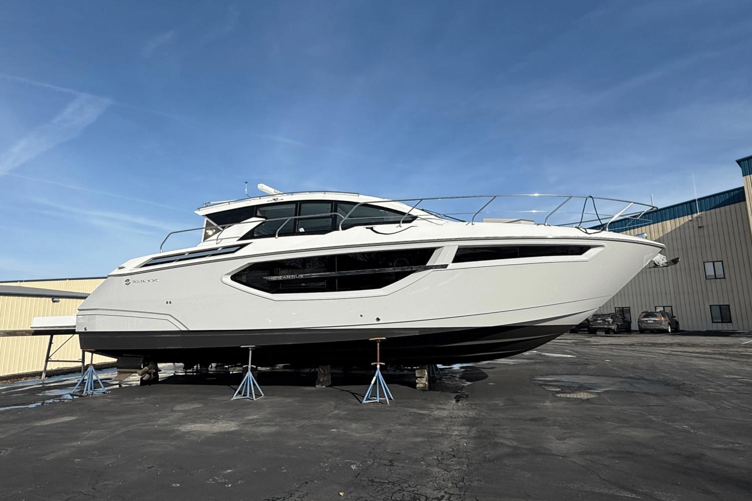 2025 Cruisers Yachts 42 Cantius
