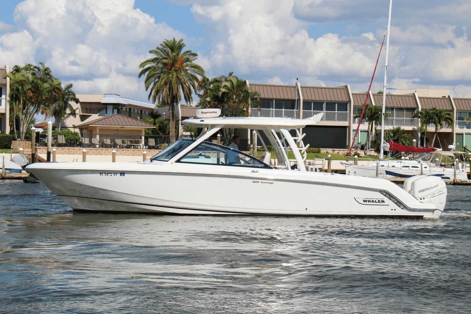 Boston Whaler 320 Vantage