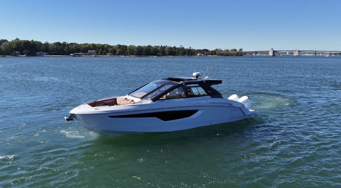 2025 Cruisers Yachts 42 GLS South Beach Outboard