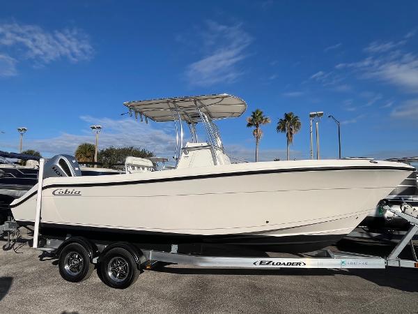 2022 Cobia 237 Center Console
