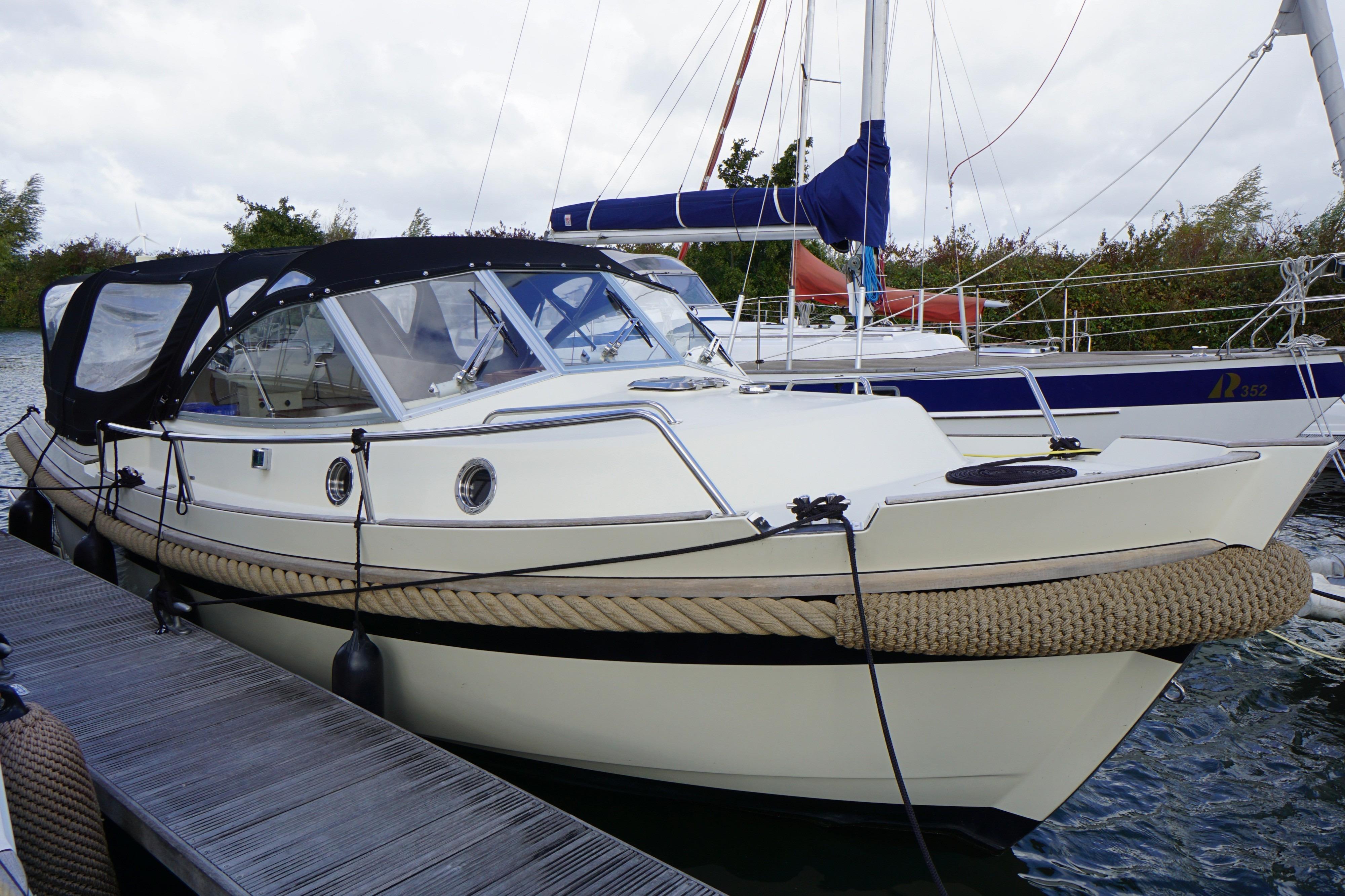 2012 Intercruiser 27 Cabin