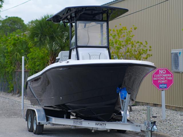 2025 Polar 220 CC - Simrad 9 - Stereo