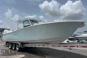 2026 Sportsman Open 352 Center Console