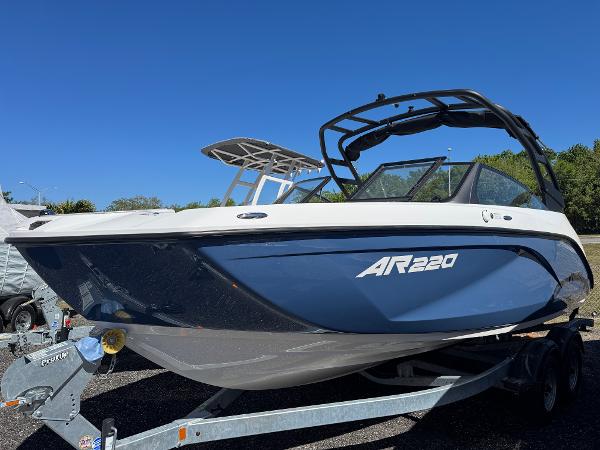 Yamaha Boats AR220 2025 Yamaha Boats AR220 on trailer, blue and white design, clear sky background.