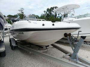 Hurricane SUNDECK SPORT SS 211 OB 2005 Hurricane SUNDECK SPORT SS 211 OB on trailer.