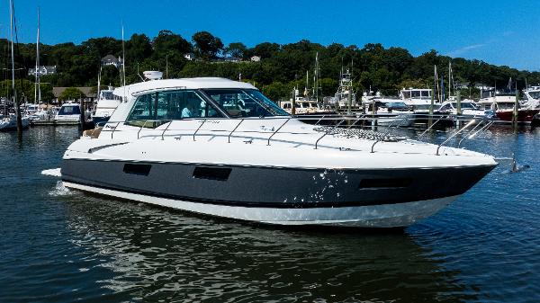 2013 Cruisers Yachts 48 Cantius
