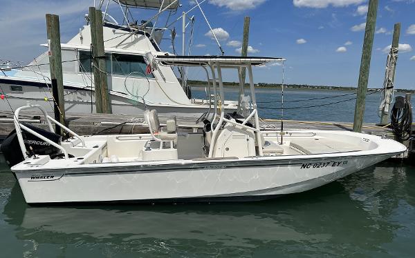 2019 Boston Whaler 210 Montauk