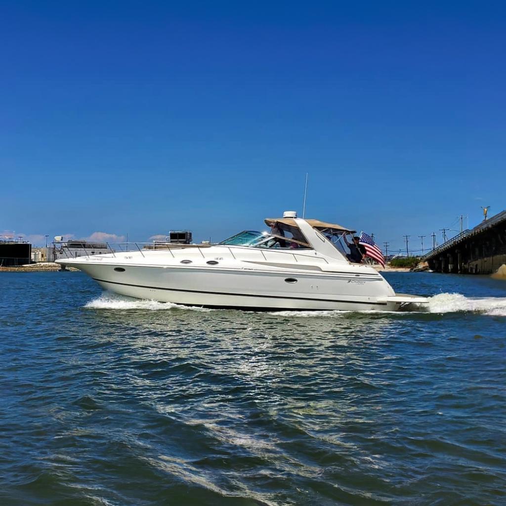 1999 Cruisers Yachts 3870 Esprit