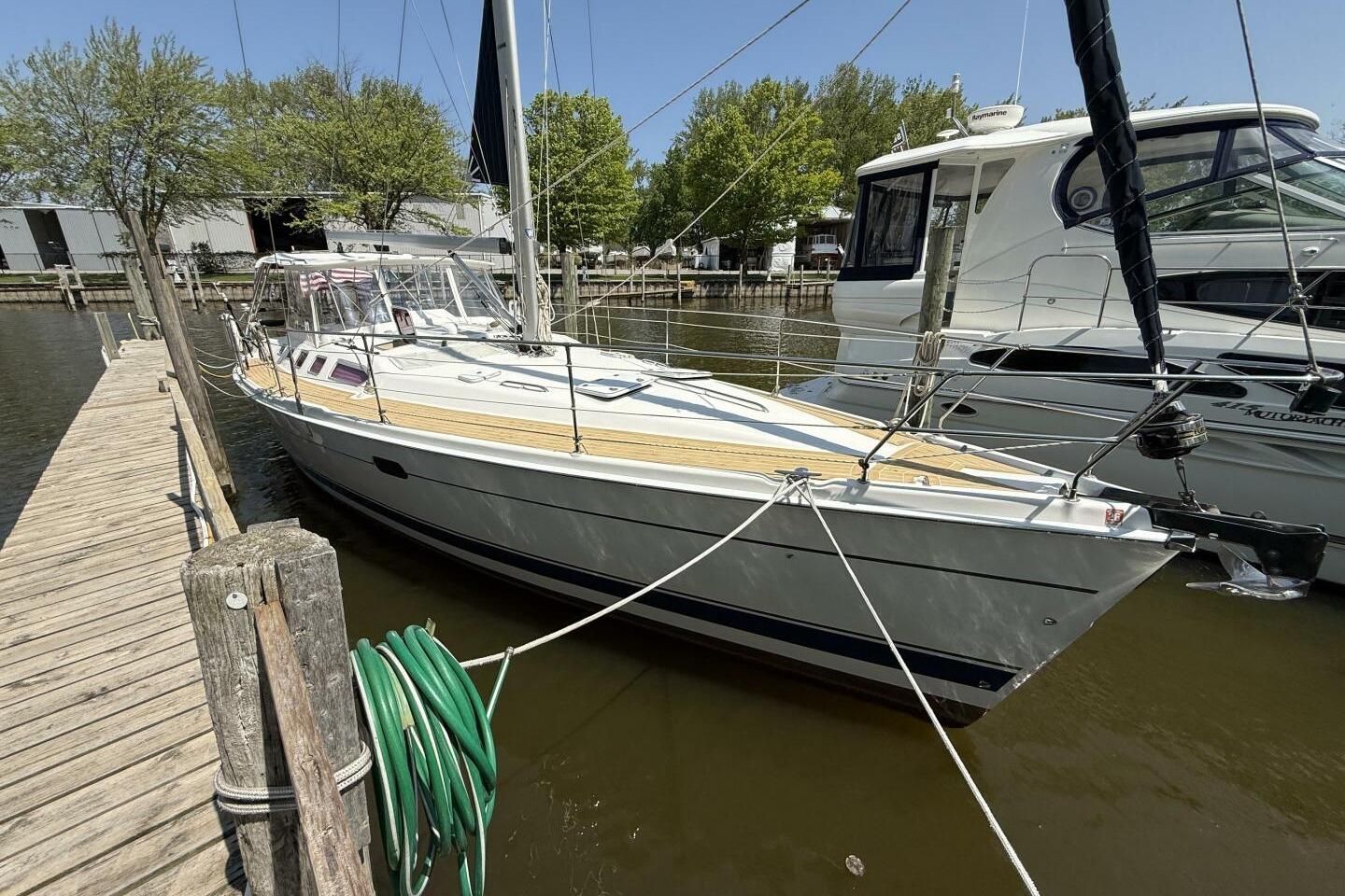 2005 Hunter 46LE
