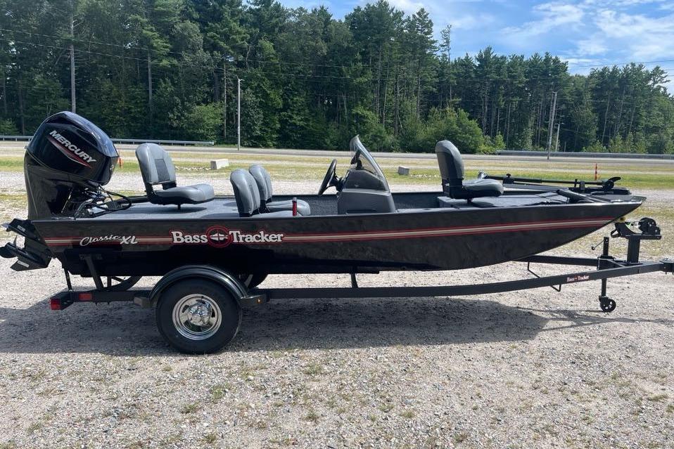 Tracker Bass Tracker Classic XL 2026 Tracker Bass Tracker Classic XL boat on trailer, parked outdoors.