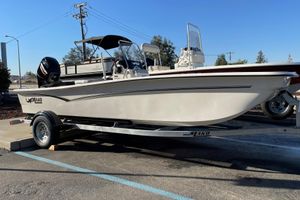 Mako Pro Skiff 17 CC 2026 Mako Pro Skiff 17 CC boat on trailer, parked outdoors.