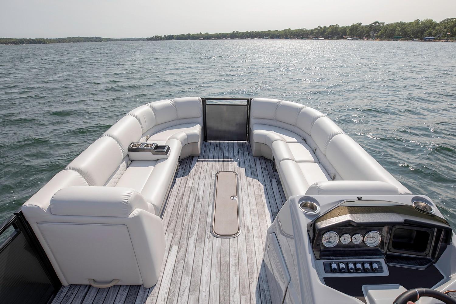 Crestliner Boat image