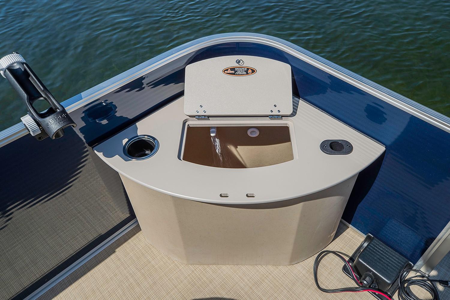 Crestliner Boat image