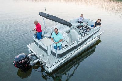 Crestliner 240 Rally DX FS Manufacturer Provided Image Boat