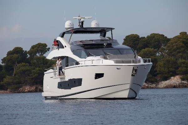 2016 Sunseeker 86 Yacht