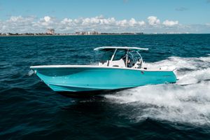Blackfin 332 CC 2020 Blackfin 332 CC boat cruising on open ocean under clear blue sky.