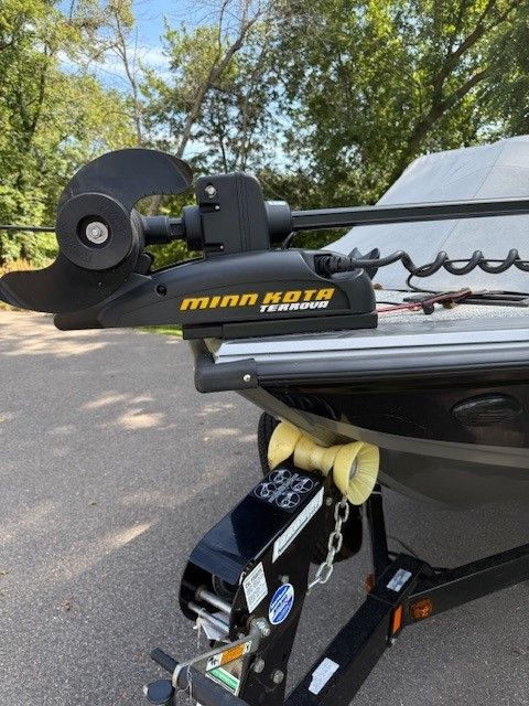 2000 Crestliner Raptor TE