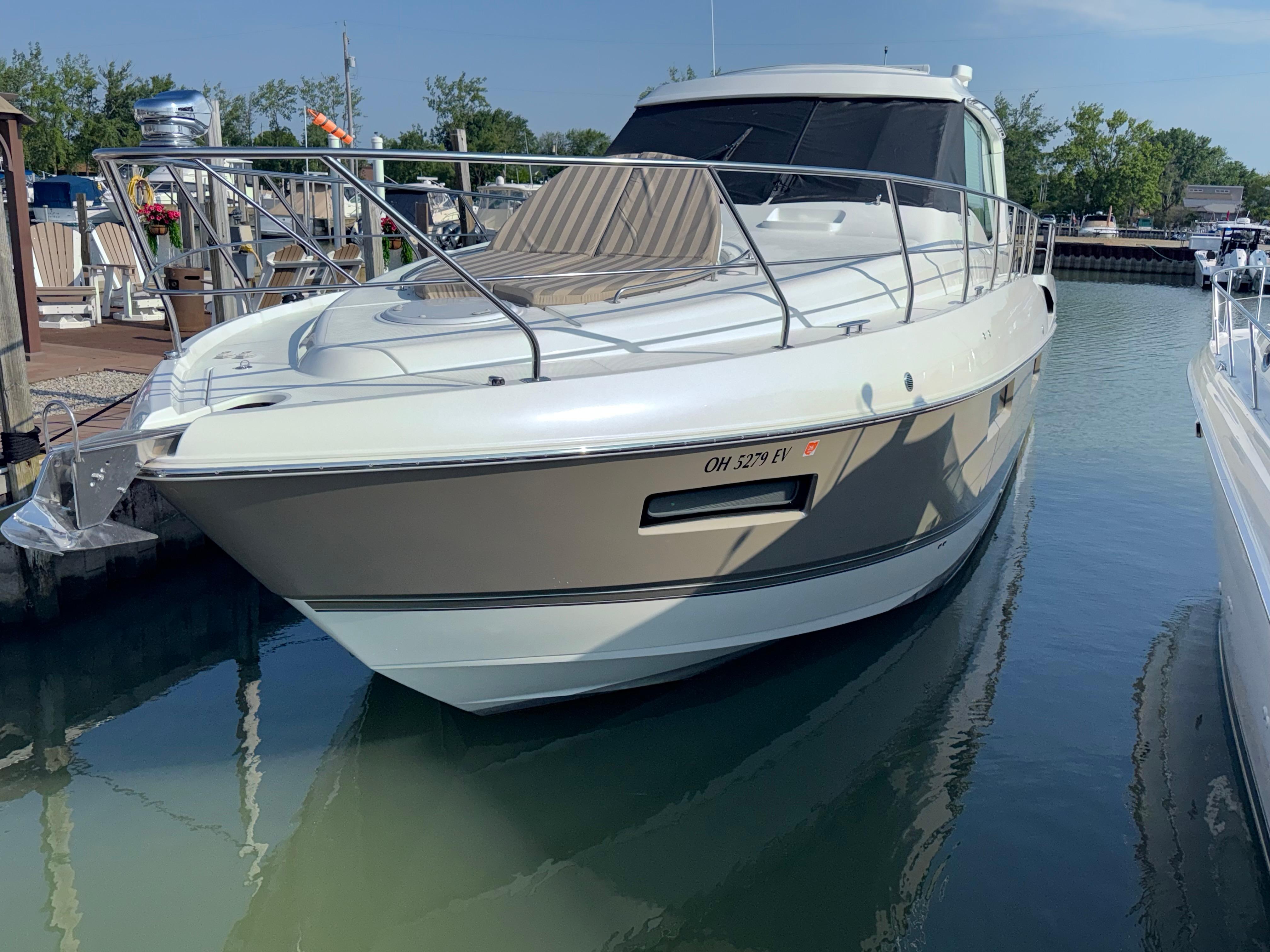 2011 Cruisers Yachts 48 Cantius