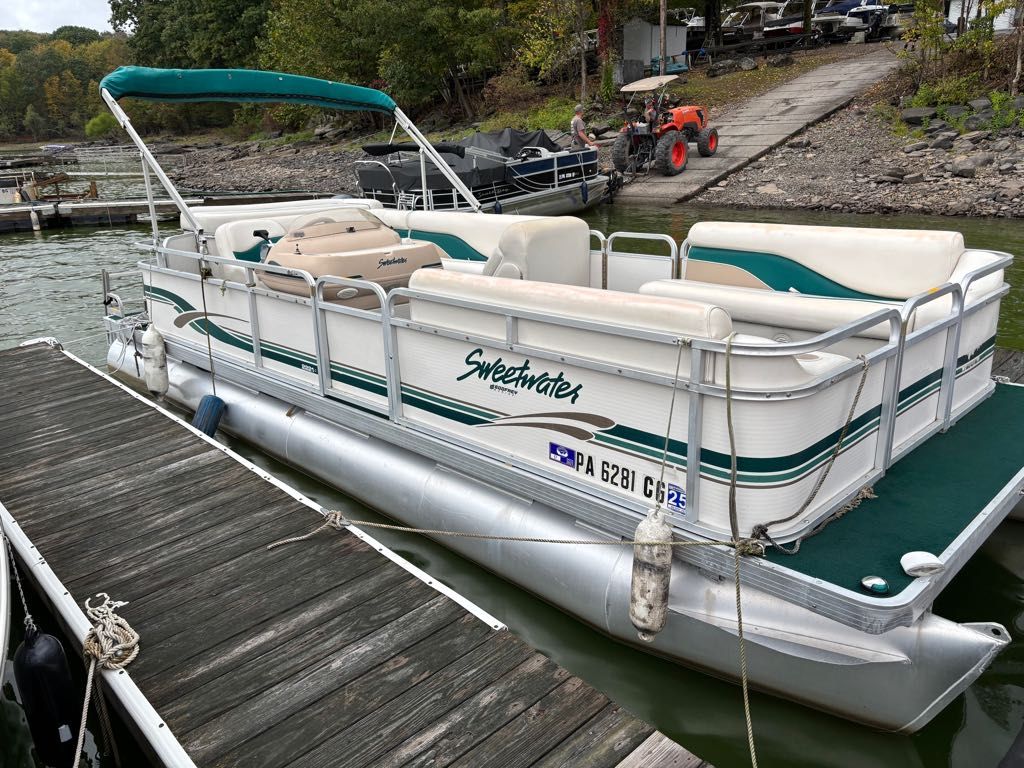 2000 Godfrey Sweetwater 2221RE