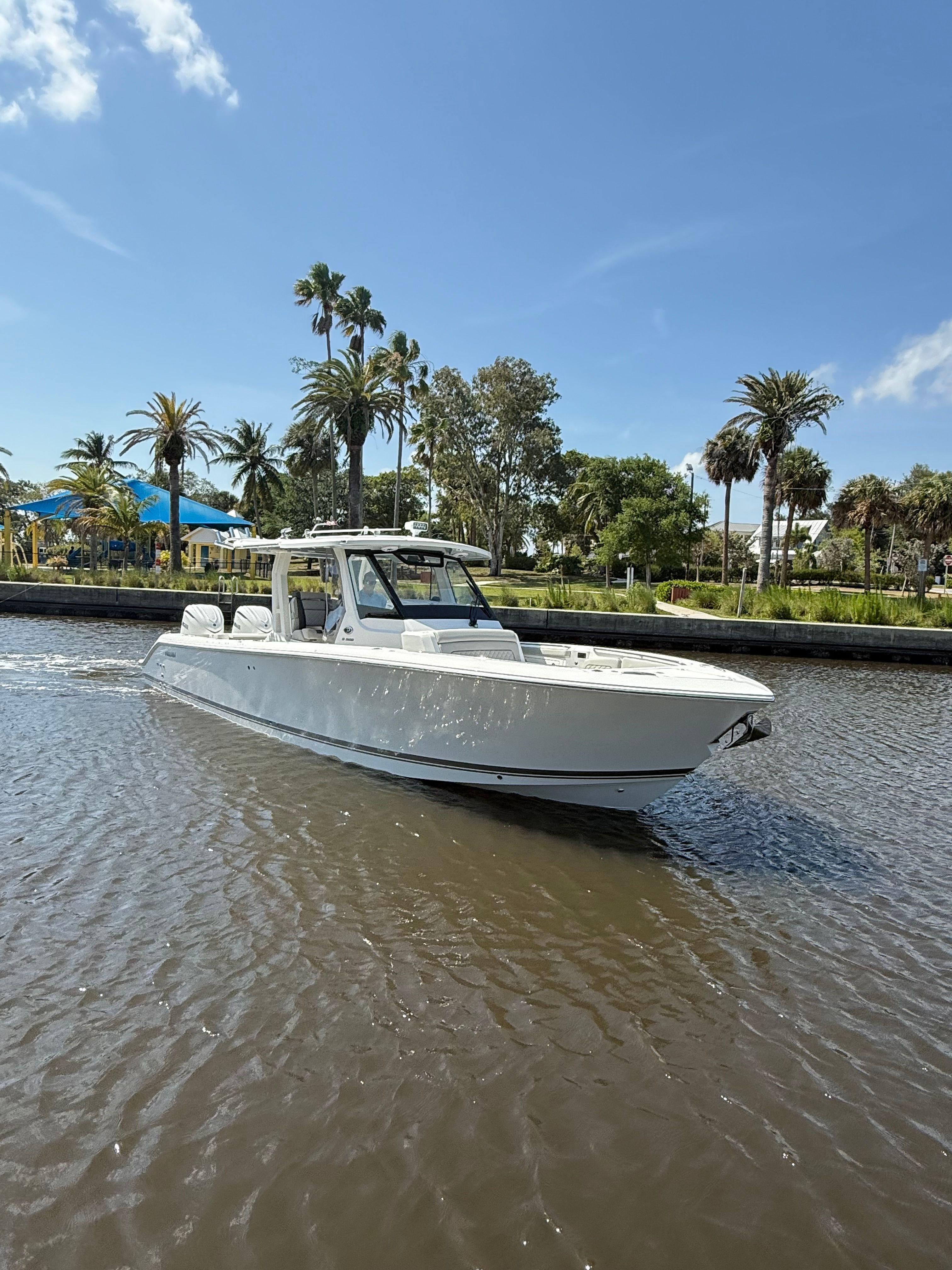 2025 Pursuit S 328 Sport