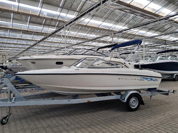 Bayliner 175 2007 Bayliner 175 boat on trailer in covered storage facility.
