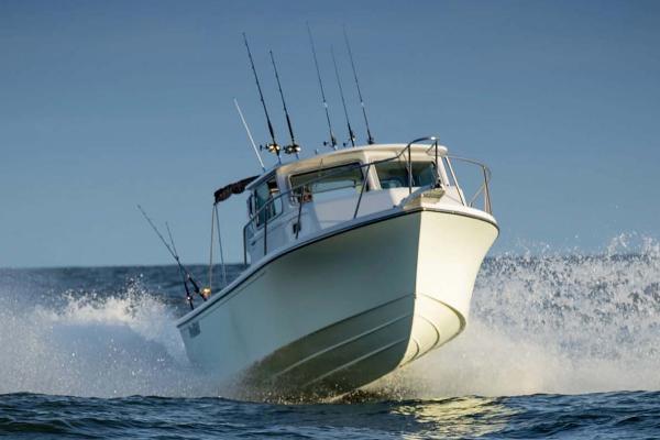 Parker 2820 XLD Sport Cabin Manufacturer Provided Image: 2023 Parker 2820 XLD Sport Cabin boat cruising on open water.