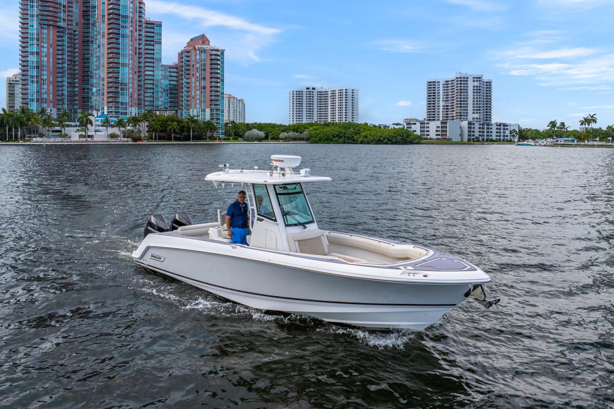 2019 Boston Whaler 280 Outrage