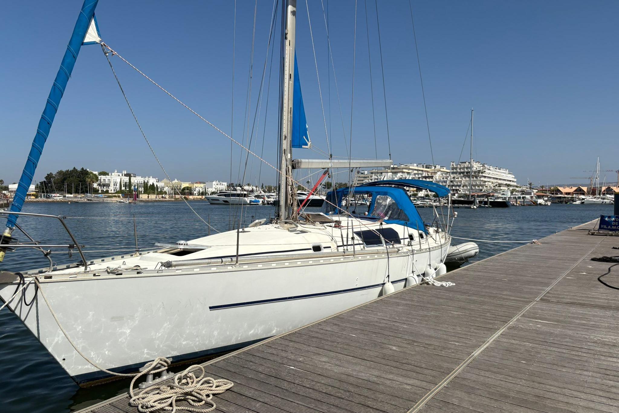 Gib'Sea 422 Gib'Sea 422 sailboat from 1994 docked at a marina under clear blue skies.