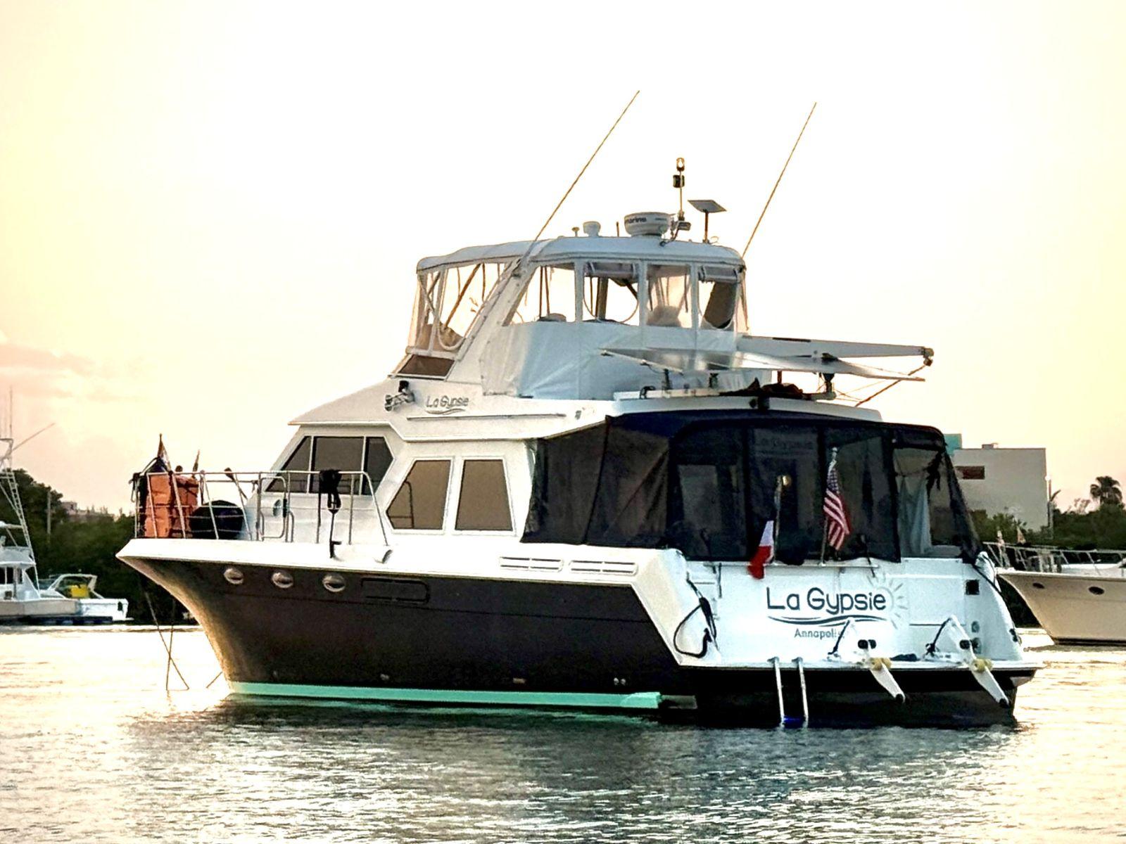 Navigator 4800 CLASSIC 0b Exterior.JPG