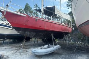 Meta Delu 40 Red sailboat "Meta Delu 40" from 1998 on stands, with inflatable dinghy beneath.