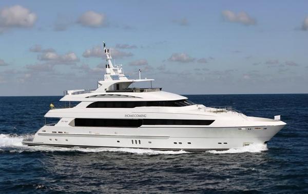 Horizon 136 Premier Luxurious 2010 Horizon 136 Premier yacht cruising on open sea.