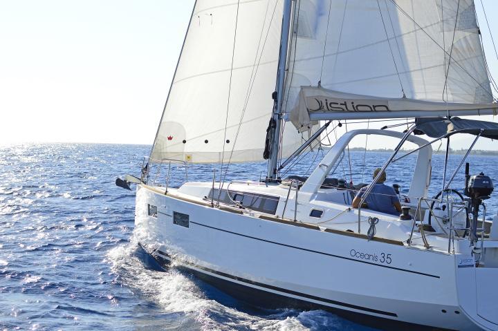2015 Beneteau Oceanis 35